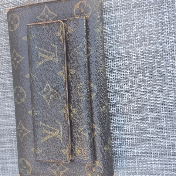 Louis Vuitton Monogram Wallet - Picture 2 of 14